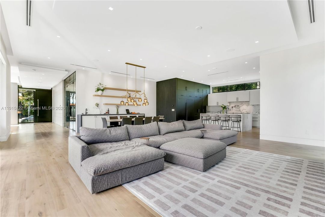 For Sale: $9,995,000 (6 beds, 6 baths, 6222 Square Feet)