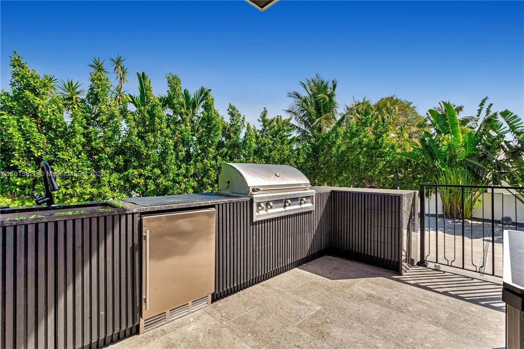 For Sale: $9,995,000 (6 beds, 6 baths, 6222 Square Feet)