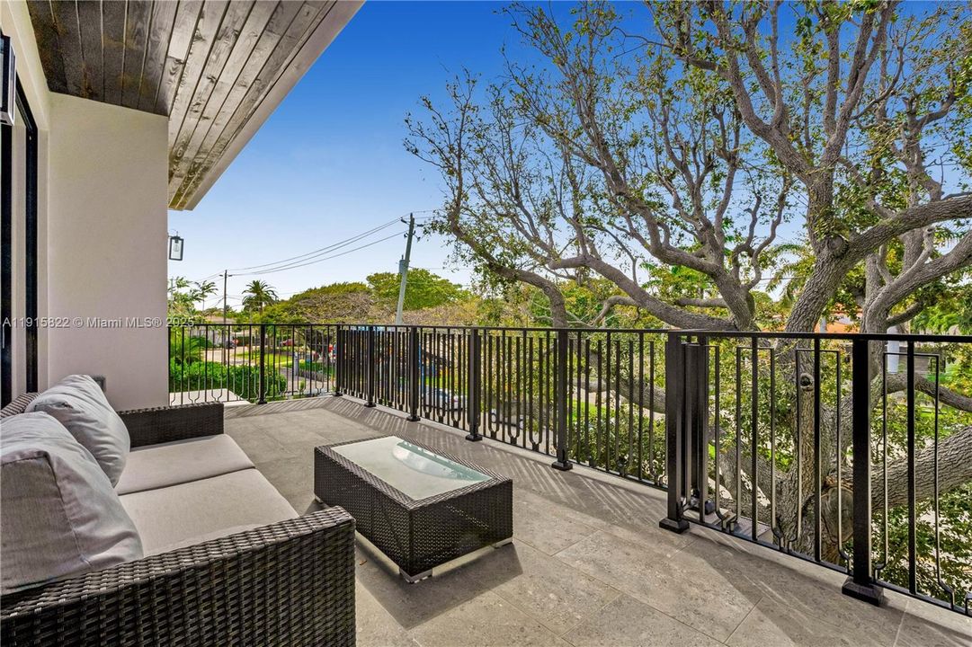 For Sale: $9,995,000 (6 beds, 6 baths, 6222 Square Feet)