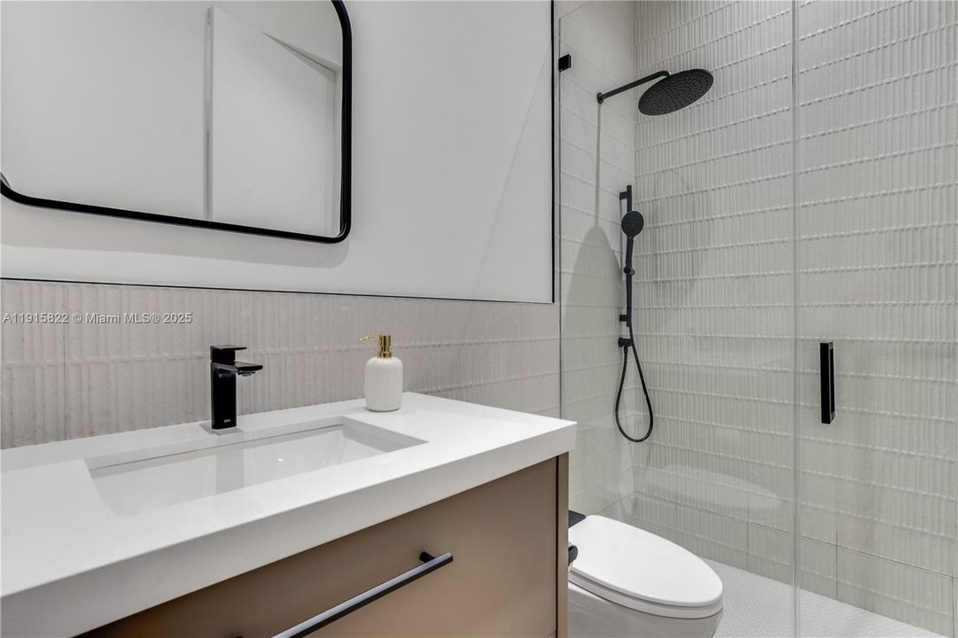 For Sale: $9,995,000 (6 beds, 6 baths, 6222 Square Feet)