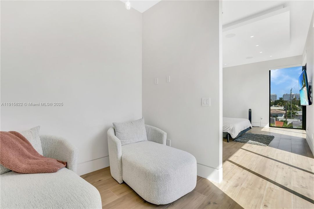 For Sale: $9,995,000 (6 beds, 6 baths, 6222 Square Feet)