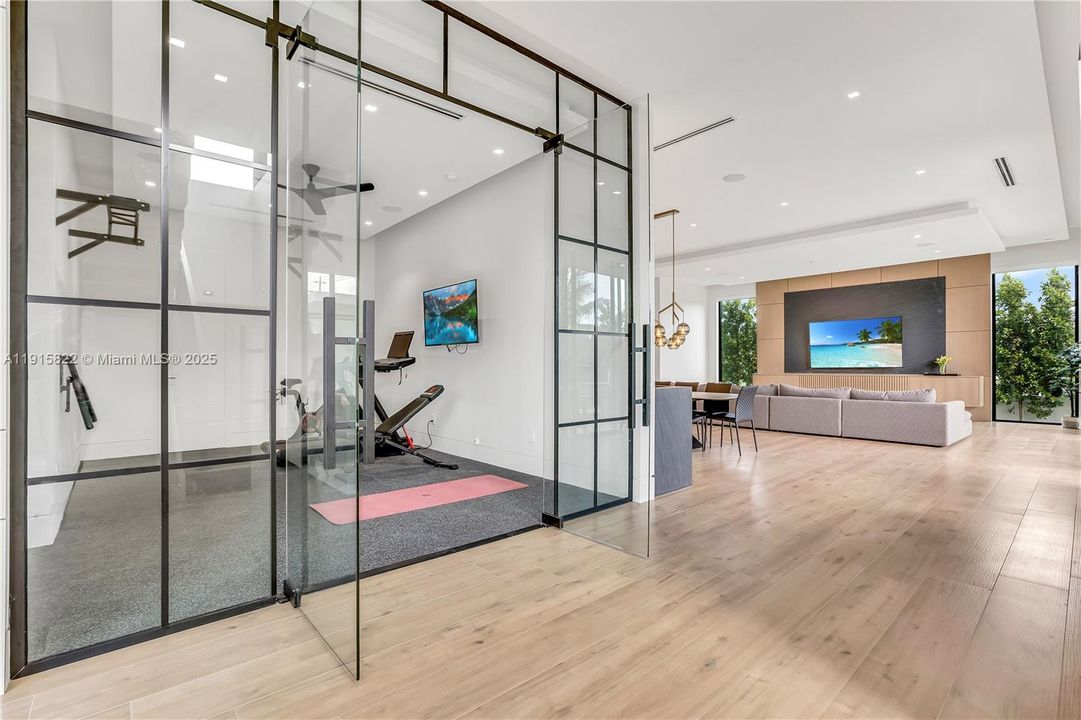 For Sale: $9,995,000 (6 beds, 6 baths, 6222 Square Feet)