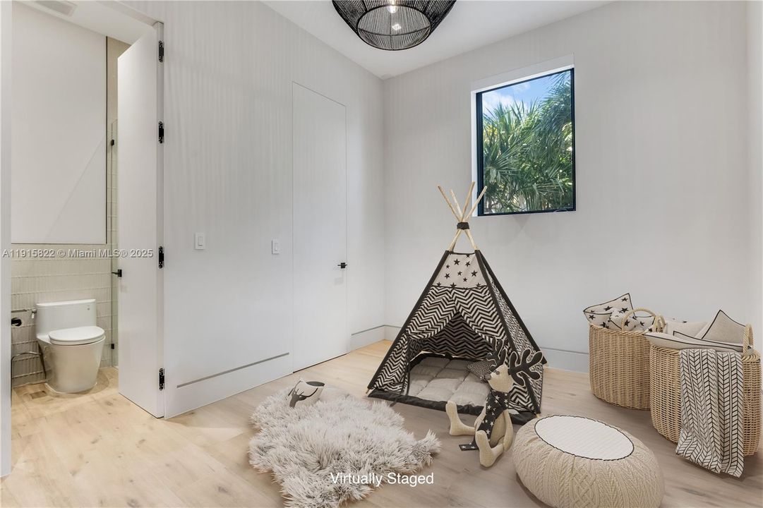 For Sale: $9,995,000 (6 beds, 6 baths, 6222 Square Feet)