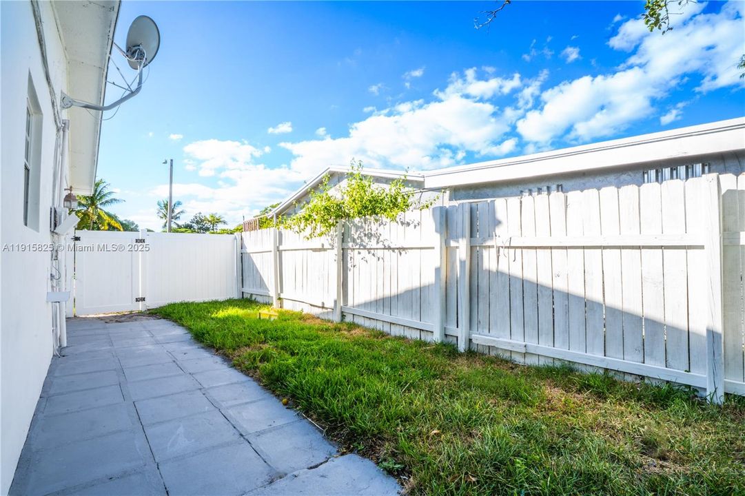 For Sale: $472,500 (3 beds, 2 baths, 1356 Square Feet)