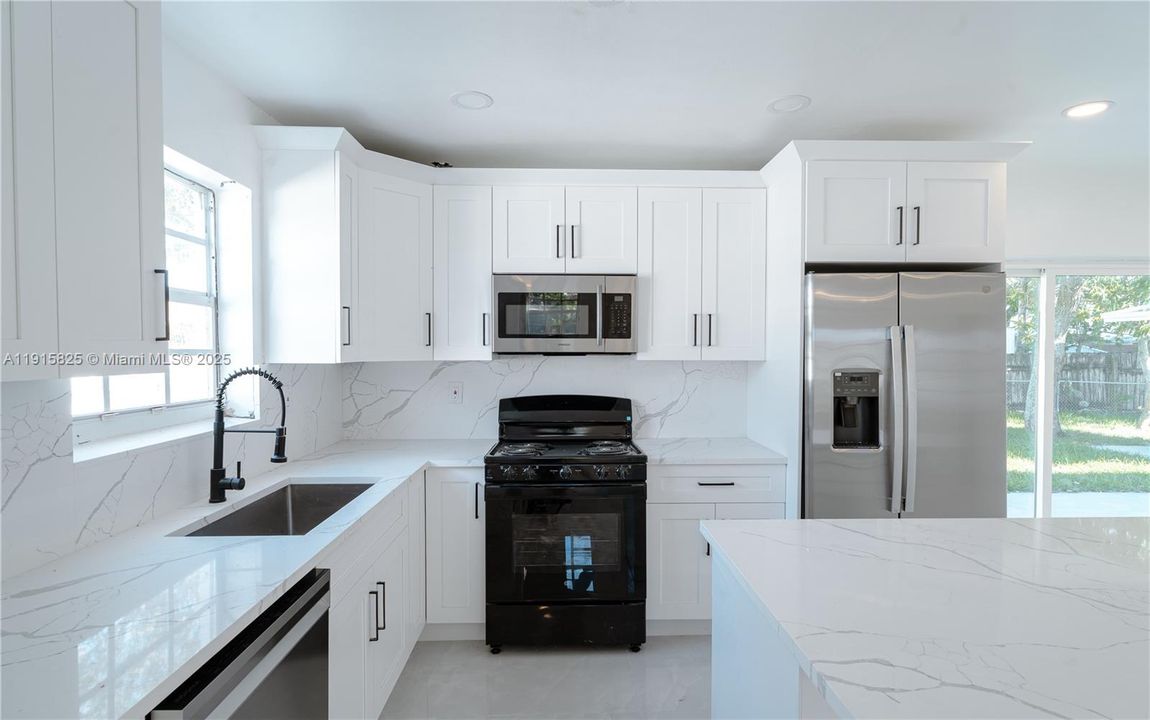 For Sale: $472,500 (3 beds, 2 baths, 1356 Square Feet)