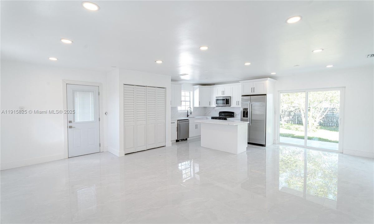 For Sale: $472,500 (3 beds, 2 baths, 1356 Square Feet)