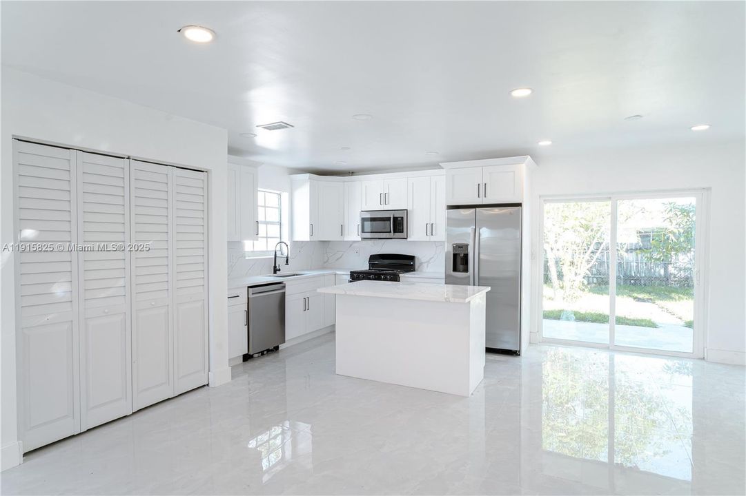 For Sale: $472,500 (3 beds, 2 baths, 1356 Square Feet)