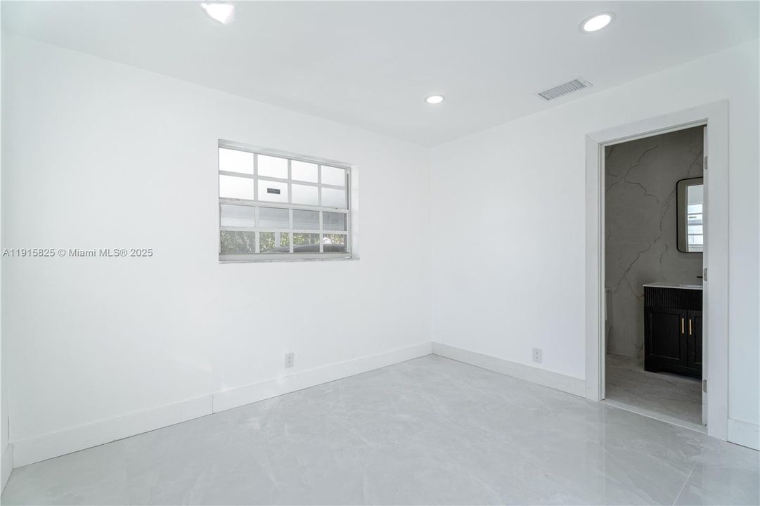 For Sale: $472,500 (3 beds, 2 baths, 1356 Square Feet)