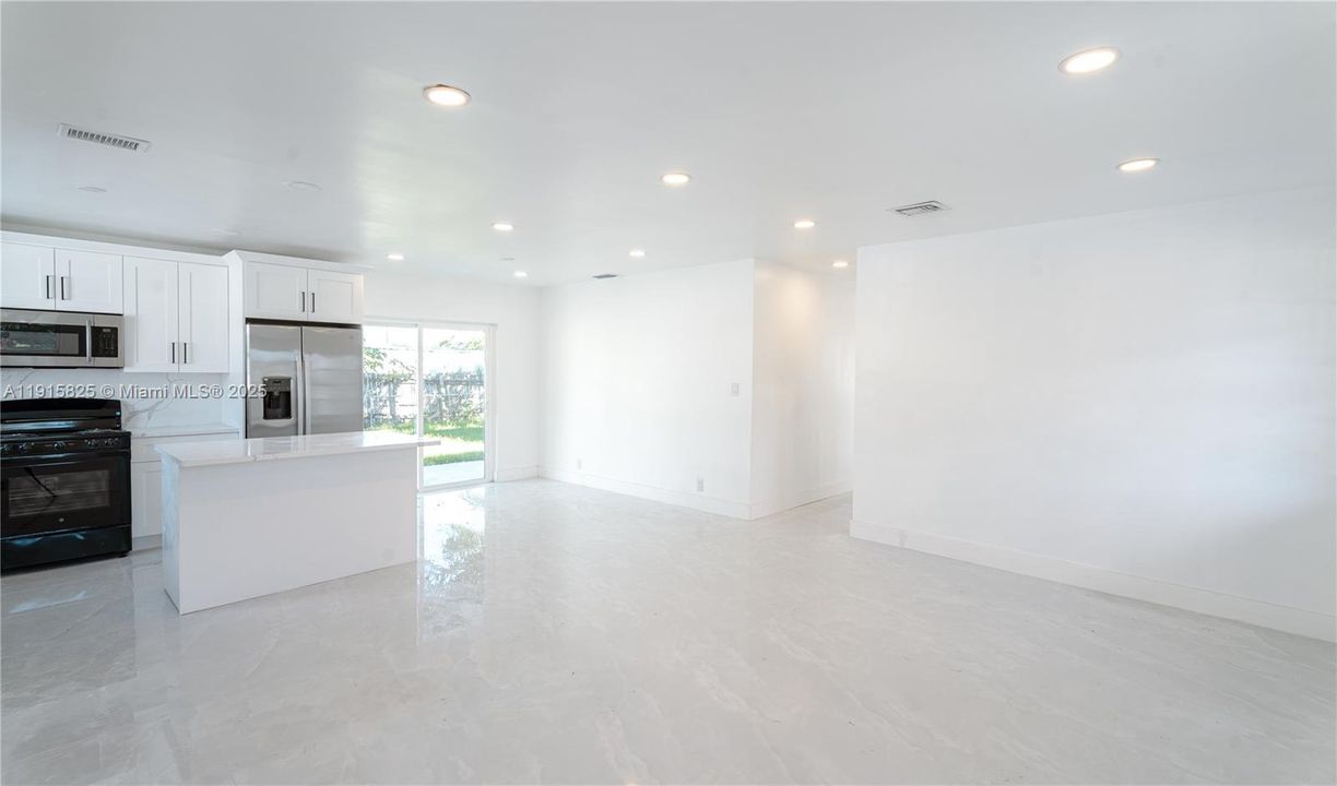 For Sale: $472,500 (3 beds, 2 baths, 1356 Square Feet)