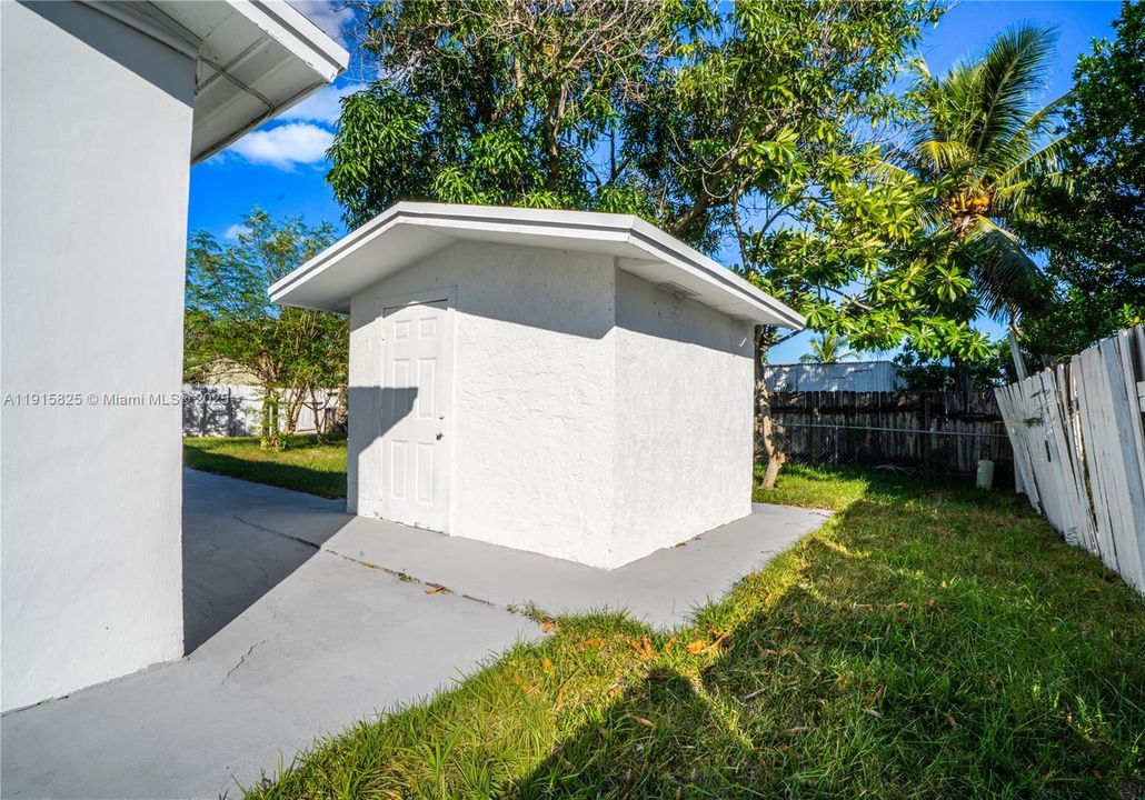 For Sale: $472,500 (3 beds, 2 baths, 1356 Square Feet)