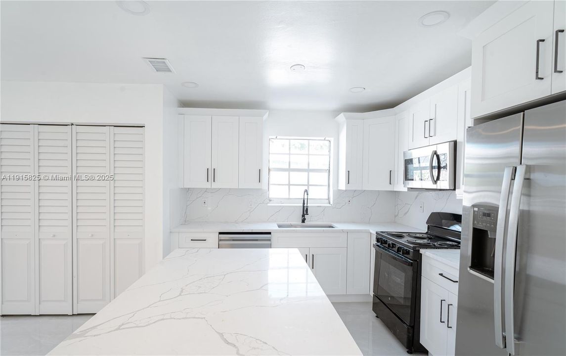 For Sale: $472,500 (3 beds, 2 baths, 1356 Square Feet)