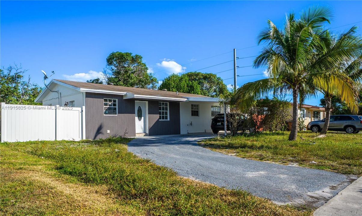 For Sale: $472,500 (3 beds, 2 baths, 1356 Square Feet)