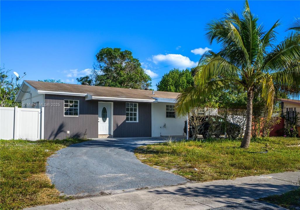 For Sale: $472,500 (3 beds, 2 baths, 1356 Square Feet)