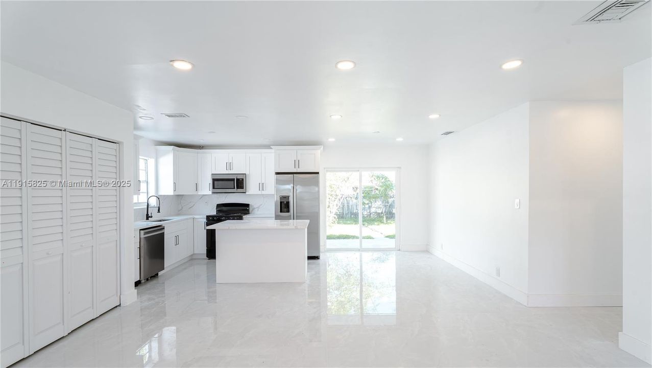 For Sale: $472,500 (3 beds, 2 baths, 1356 Square Feet)