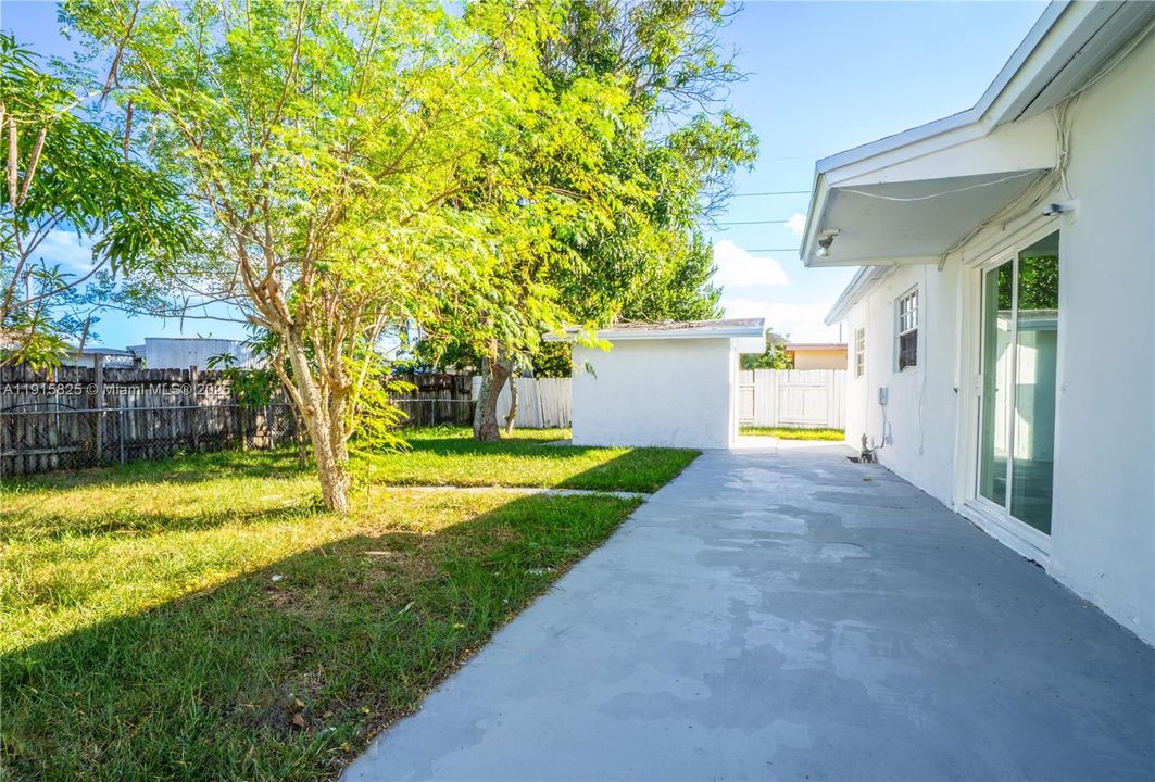 For Sale: $472,500 (3 beds, 2 baths, 1356 Square Feet)