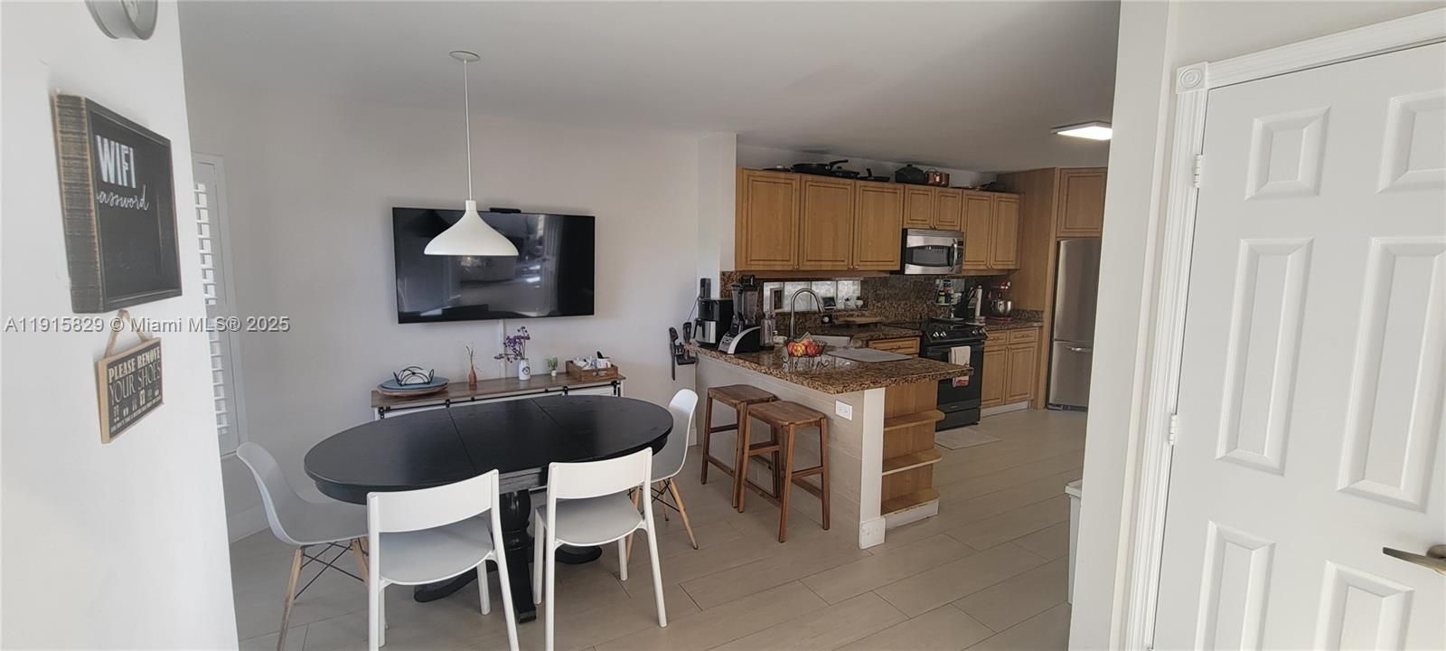 For Rent: $5,800 (4 beds, 2 baths, 2300 Square Feet)