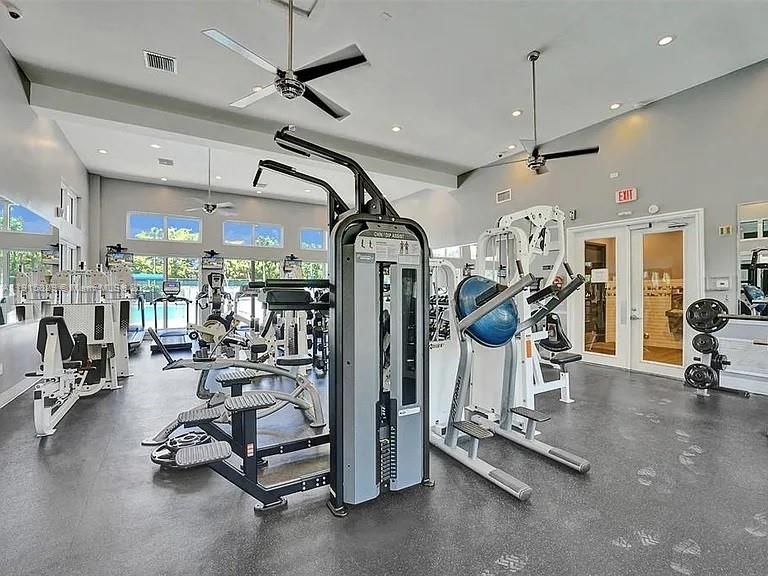 For Rent: $5,800 (4 beds, 2 baths, 2300 Square Feet)