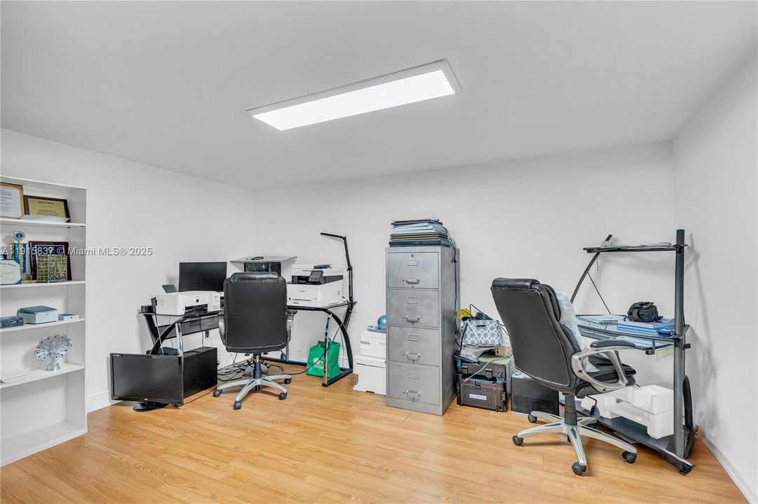 На продажу: $719,900 (4 спален, 3 ванн, 2580 Квадратных фут)