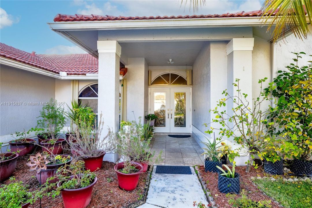 На продажу: $719,900 (4 спален, 3 ванн, 2580 Квадратных фут)