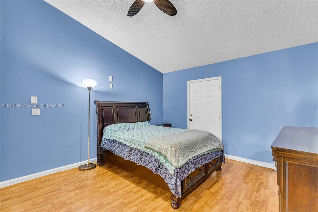 На продажу: $719,900 (4 спален, 3 ванн, 2580 Квадратных фут)