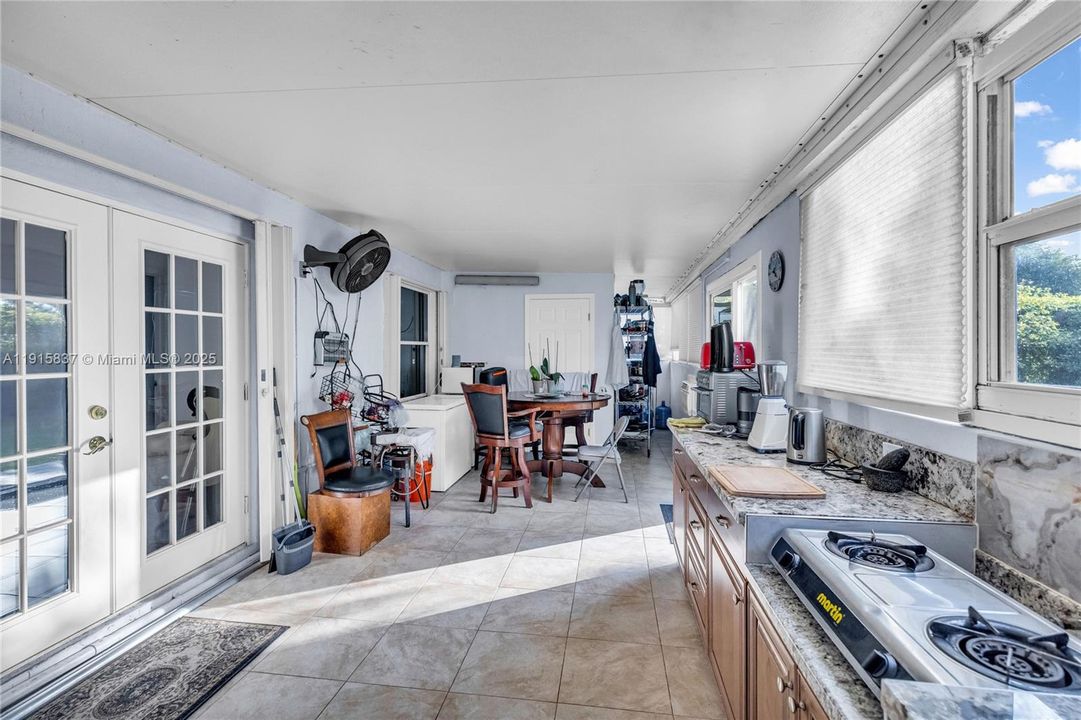 На продажу: $719,900 (4 спален, 3 ванн, 2580 Квадратных фут)