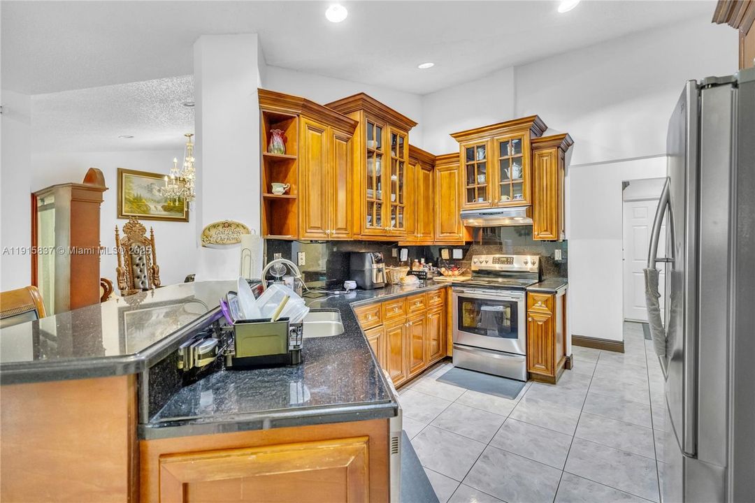 На продажу: $719,900 (4 спален, 3 ванн, 2580 Квадратных фут)