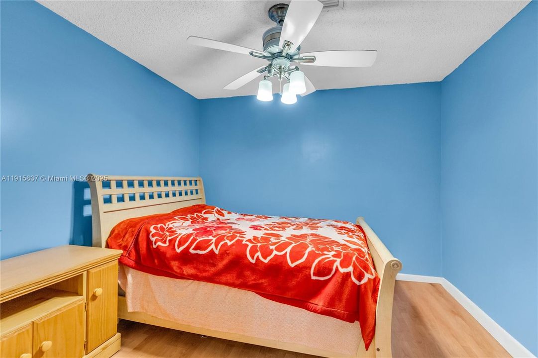 На продажу: $719,900 (4 спален, 3 ванн, 2580 Квадратных фут)