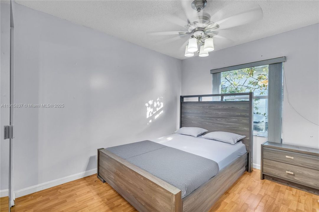 На продажу: $719,900 (4 спален, 3 ванн, 2580 Квадратных фут)