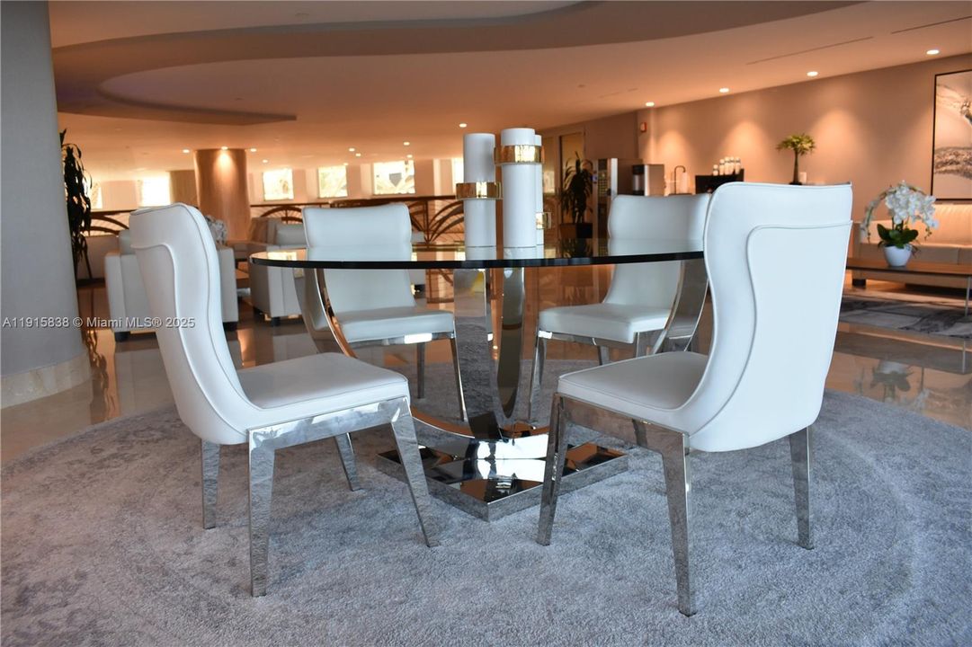 待售: $1,389,000 (2 贝兹, 2 浴室, 1590 平方英尺)