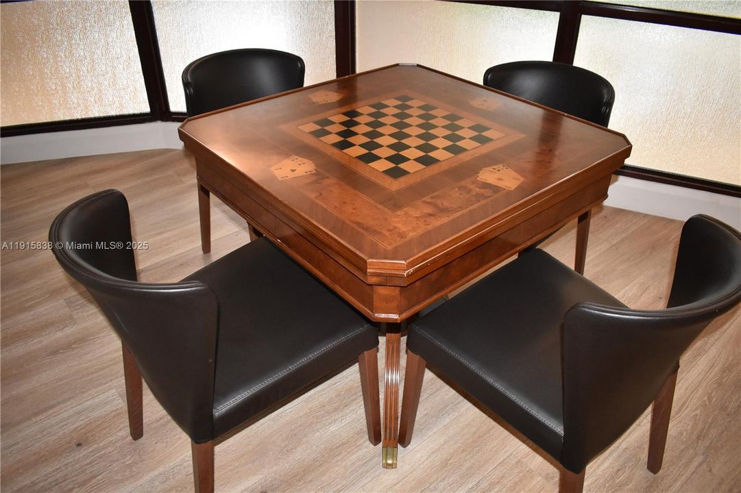 待售: $1,389,000 (2 贝兹, 2 浴室, 1590 平方英尺)