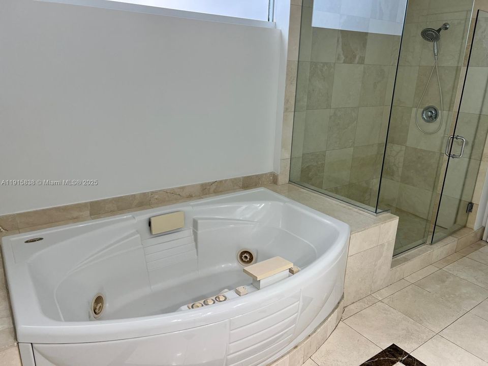 待售: $1,389,000 (2 贝兹, 2 浴室, 1590 平方英尺)