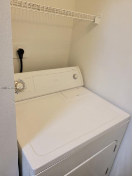 合同活跃: $2,500 (3 贝兹, 2 浴室, 1132 平方英尺)