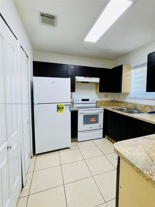 Active With Contract: $445,000 (4 beds, 2 baths, 1427 Square Feet)