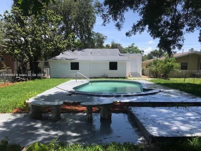 待售: $550,000 (4 贝兹, 2 浴室, 1717 平方英尺)