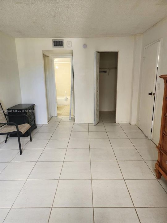 На продажу: $60,000 (1 спален, 1 ванн, 705 Квадратных фут)