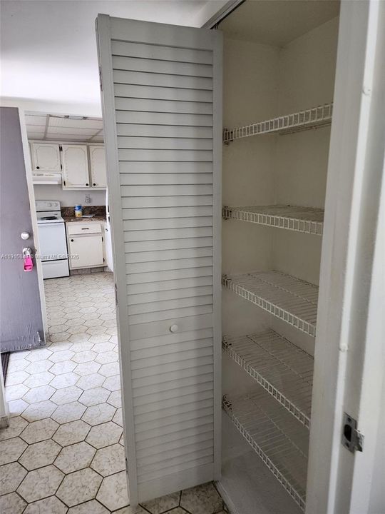 На продажу: $60,000 (1 спален, 1 ванн, 705 Квадратных фут)