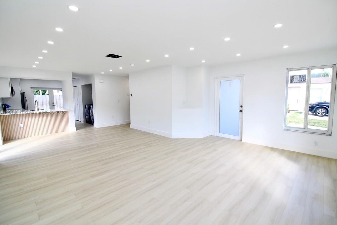 待售: $530,000 (3 贝兹, 2 浴室, 1369 平方英尺)