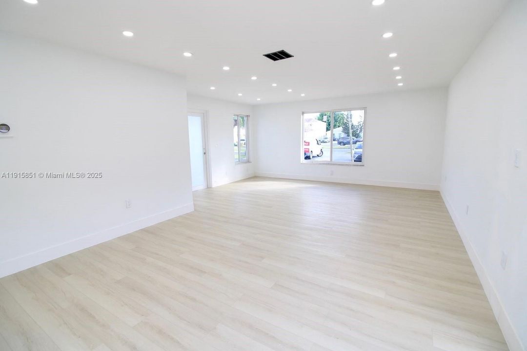 待售: $530,000 (3 贝兹, 2 浴室, 1369 平方英尺)