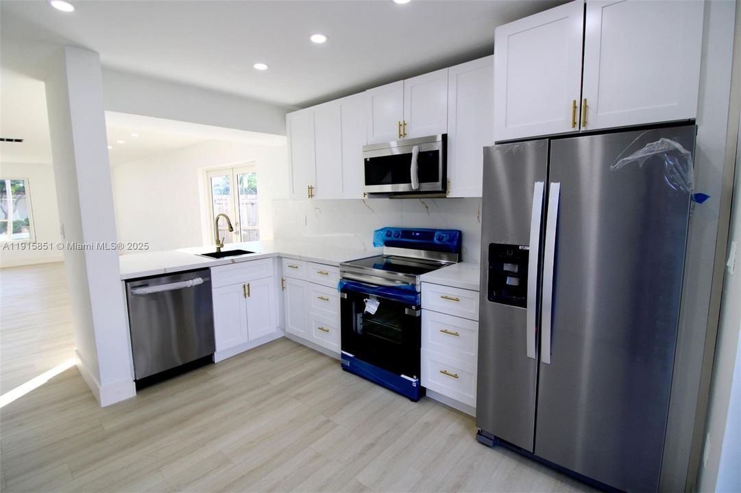 待售: $530,000 (3 贝兹, 2 浴室, 1369 平方英尺)