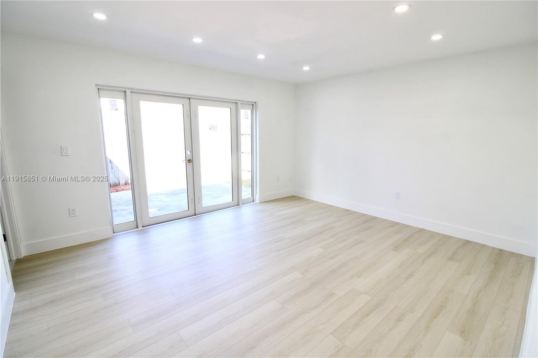 待售: $530,000 (3 贝兹, 2 浴室, 1369 平方英尺)