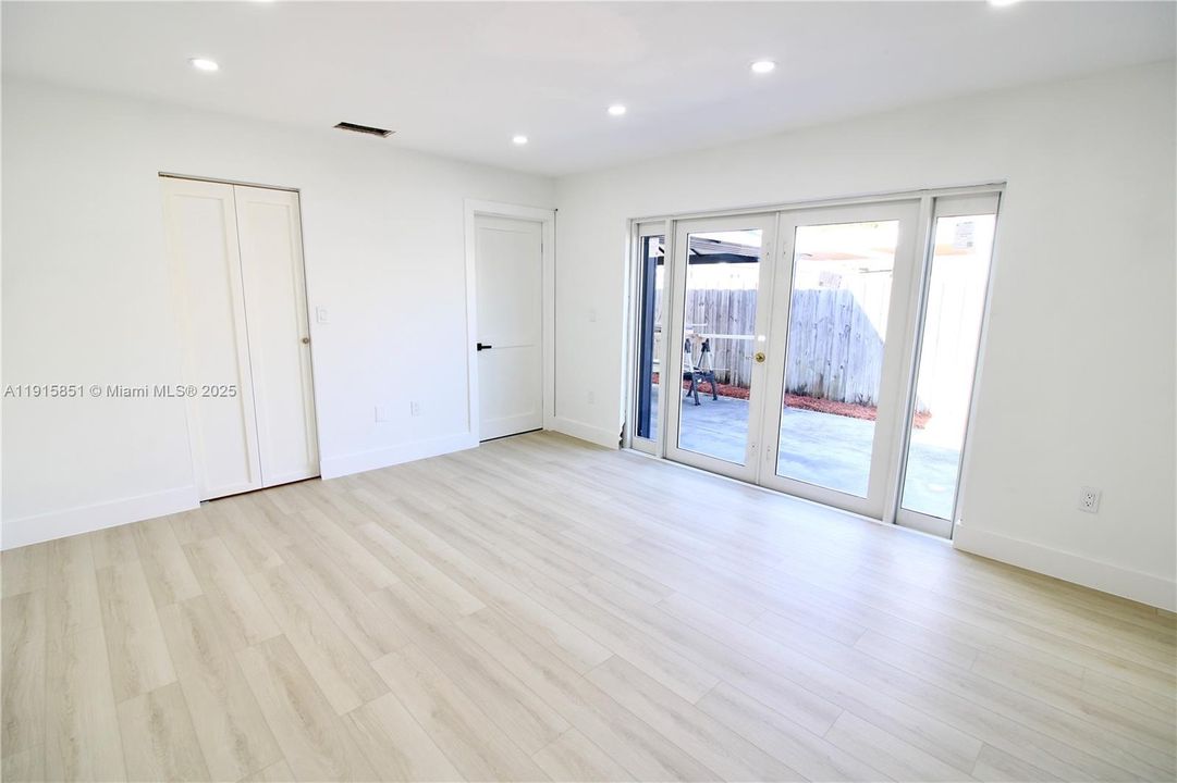 待售: $530,000 (3 贝兹, 2 浴室, 1369 平方英尺)