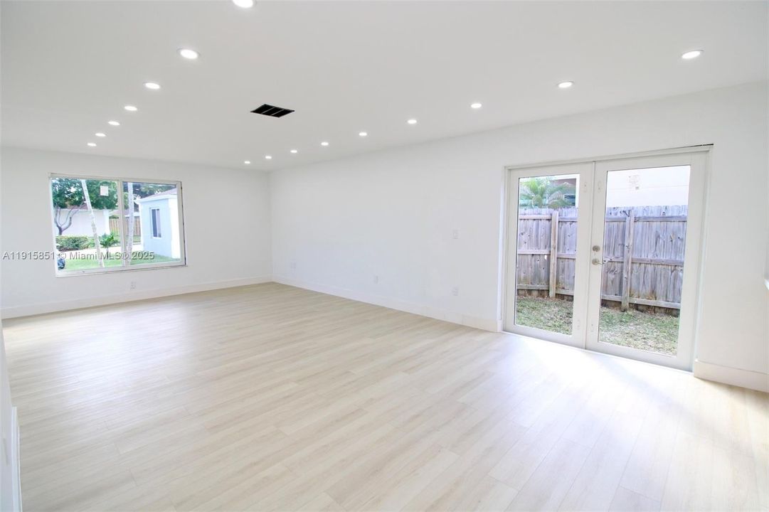 待售: $530,000 (3 贝兹, 2 浴室, 1369 平方英尺)