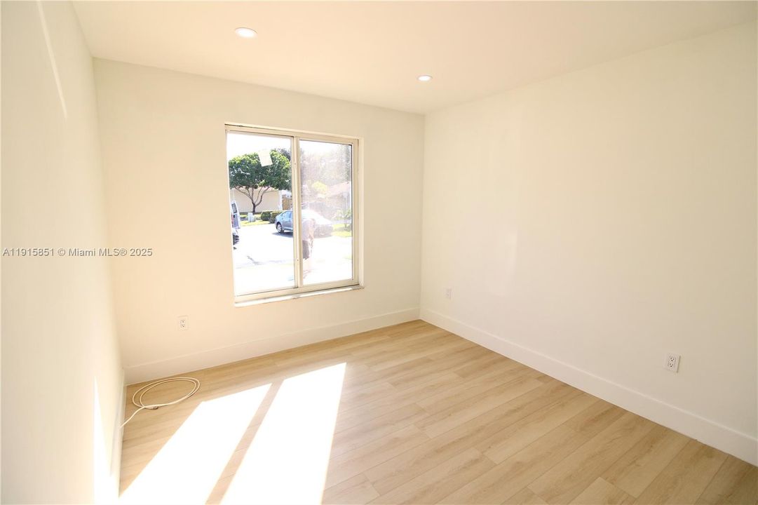 待售: $530,000 (3 贝兹, 2 浴室, 1369 平方英尺)