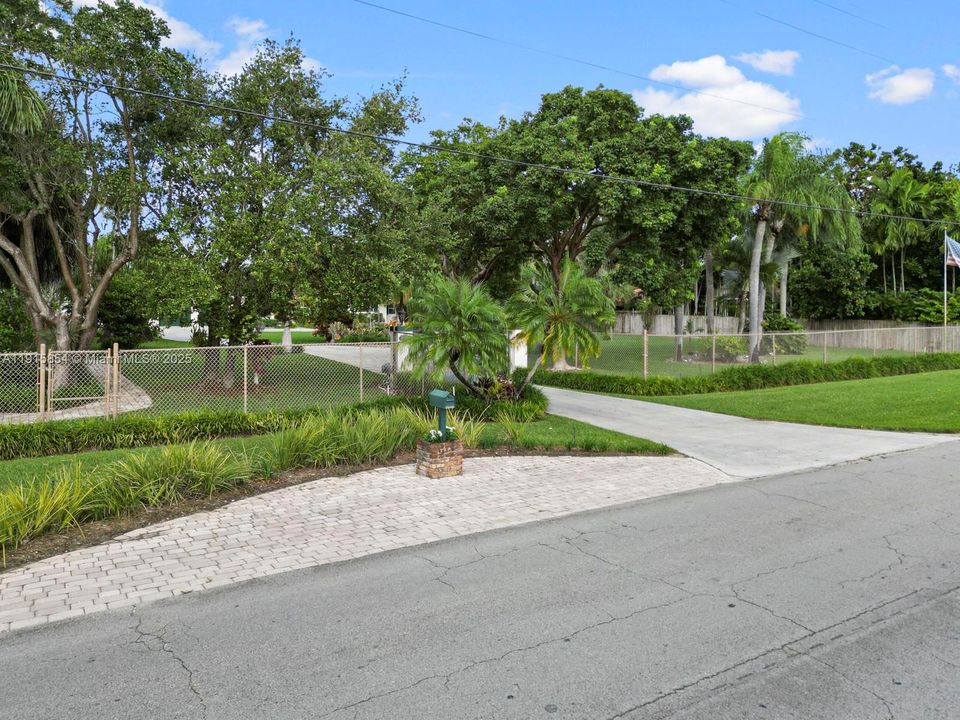 For Sale: $939,990 (3 beds, 2 baths, 2804 Square Feet)