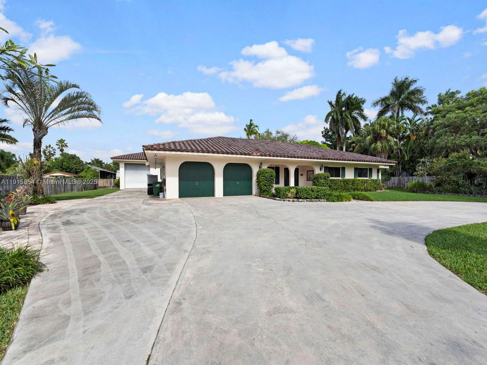 For Sale: $939,990 (3 beds, 2 baths, 2804 Square Feet)