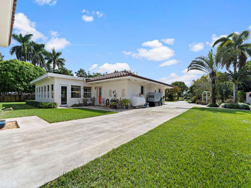 For Sale: $939,990 (3 beds, 2 baths, 2804 Square Feet)