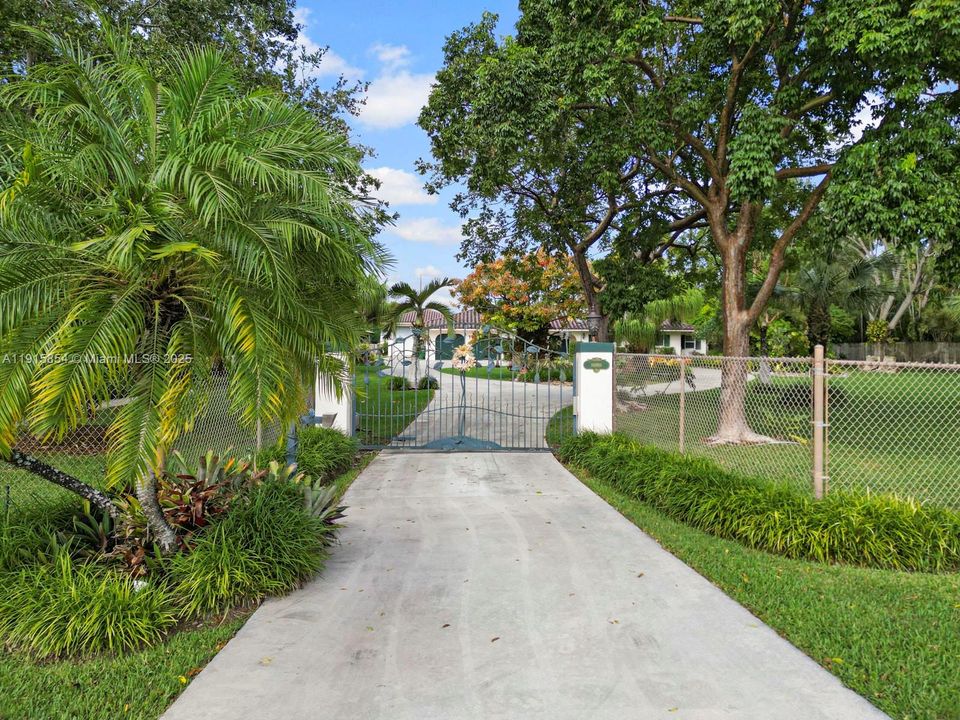 For Sale: $939,990 (3 beds, 2 baths, 2804 Square Feet)