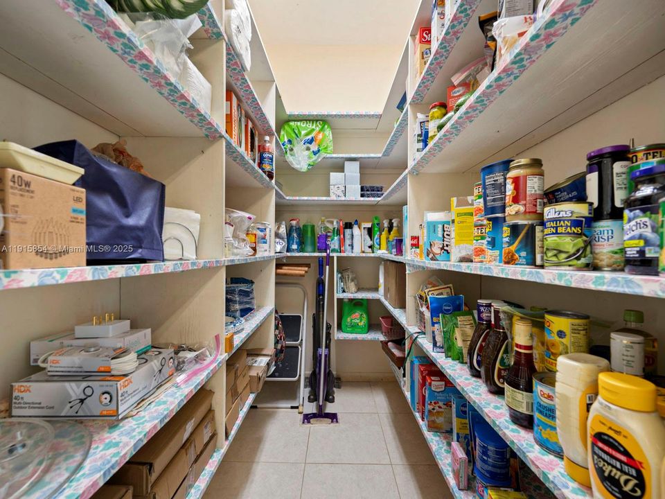 For Sale: $939,990 (3 beds, 2 baths, 2804 Square Feet)