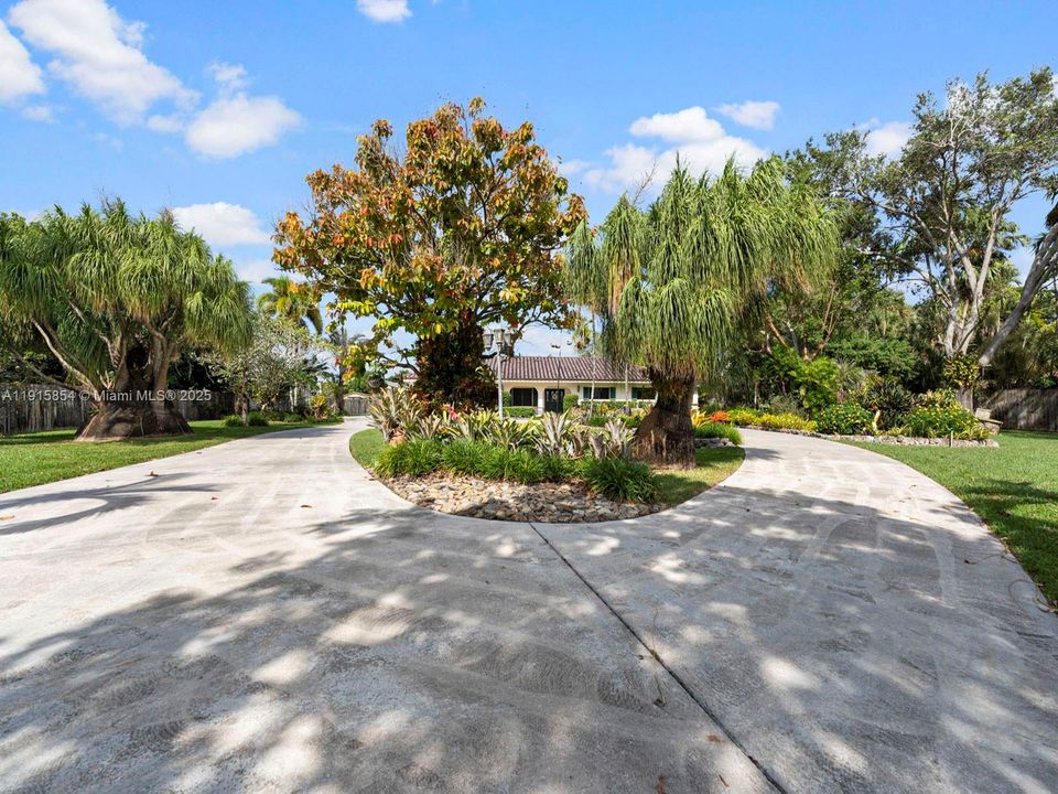 For Sale: $939,990 (3 beds, 2 baths, 2804 Square Feet)