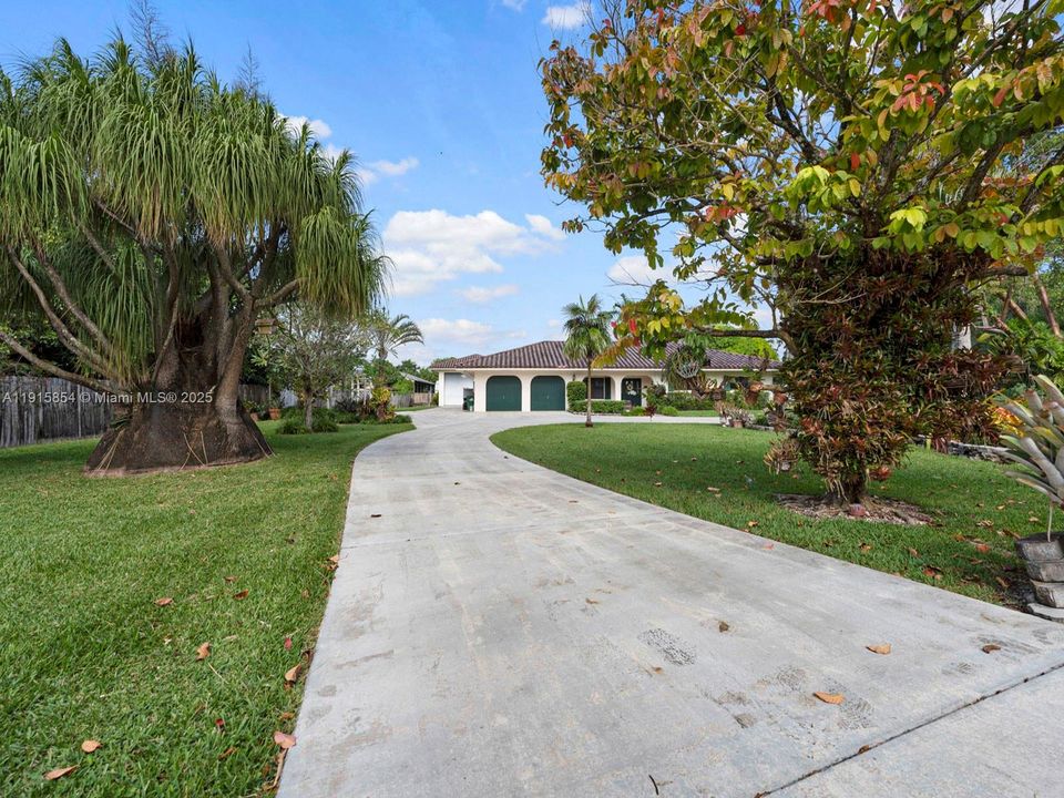 For Sale: $939,990 (3 beds, 2 baths, 2804 Square Feet)